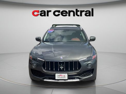 Used 2018 Maserati Levante GranLusso AWD/4WD image 2