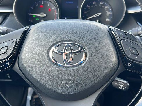 Used 2019 Toyota C-HR XLE FWD image 27