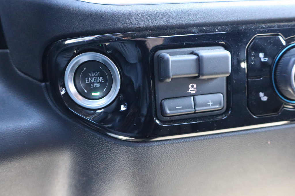 Used 2025 Chevrolet Silverado 1500 LT AWD/4WD image 11