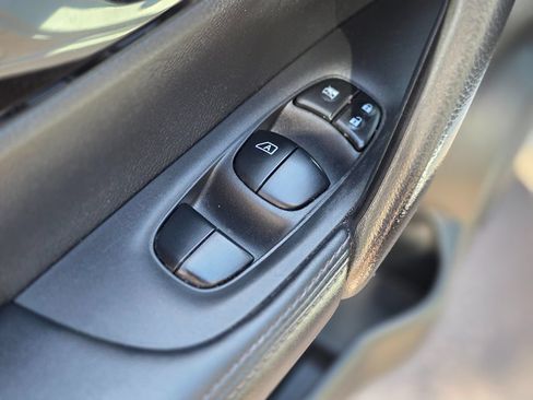 Used 2020 Nissan Rogue Sport SV FWD image 28
