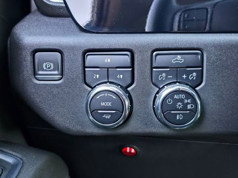 Used 2024 GMC Sierra 2500 SLE w/ SLE Value Package; AWD/4WD image 18