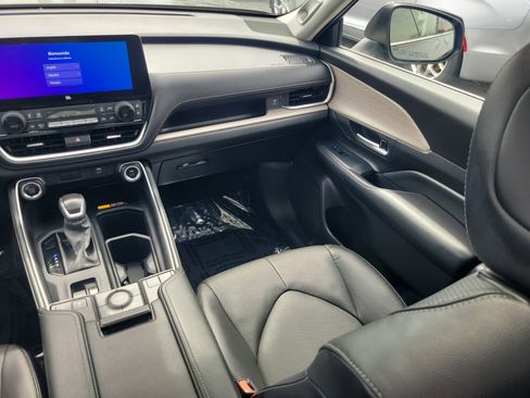 Certified 2024 Toyota Grand Highlander Limited image 18