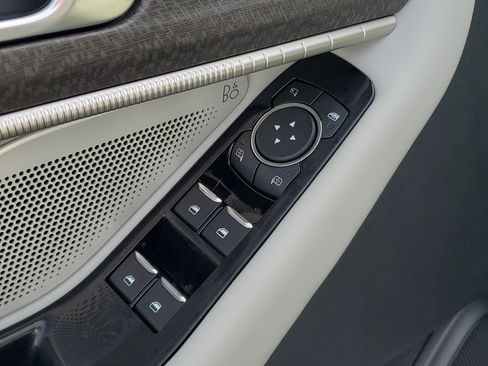 Used 2025 Ford Explorer Platinum w/ Ultimate Package image 17