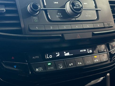 Used 2017 Honda Accord Sport Special Edition image 20