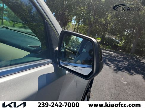 Used 2022 Chevrolet Traverse LS FWD image 9