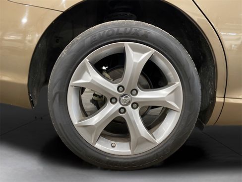 Used 2013 Toyota Venza LE image 16