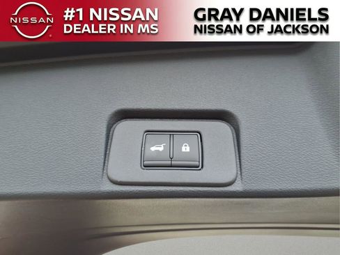 New 2026 Nissan Rogue Platinum image 9