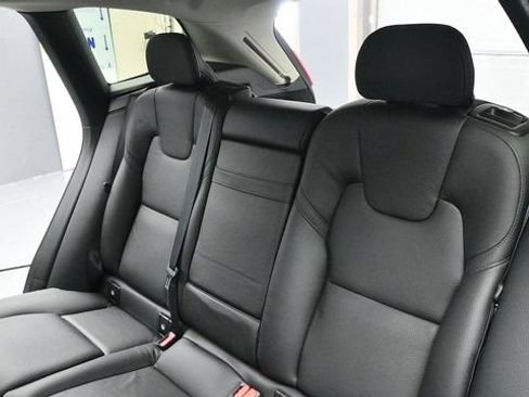 Used 2021 Volvo XC60 T6 Momentum AWD/4WD image 21