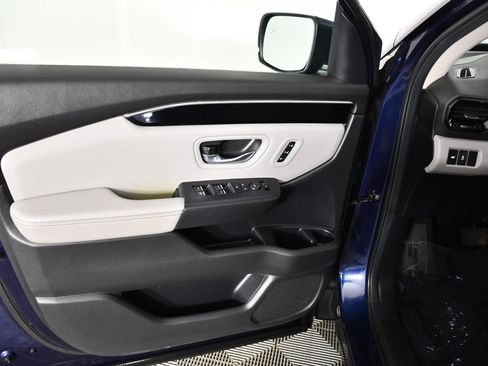 Used 2025 Honda Pilot Touring image 37