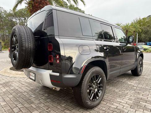 Used 2025 Land Rover Defender 110 S image 12