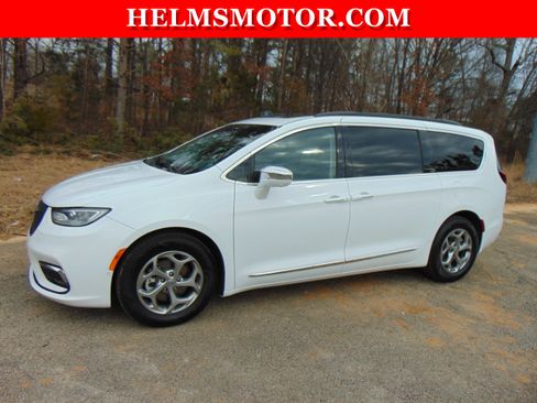 Certified 2022 Chrysler Pacifica Limited w/ Uconnect Theater Family Group image 6