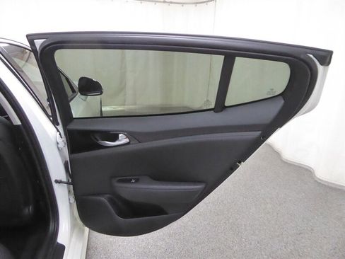 Used 2019 Kia Stinger image 32