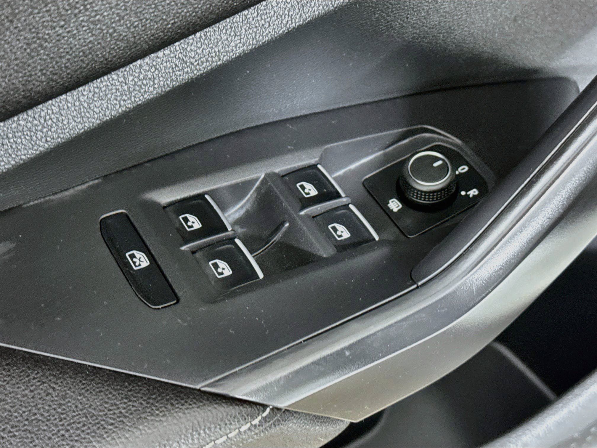 Used 2025 Volkswagen Jetta Sport FWD image 19