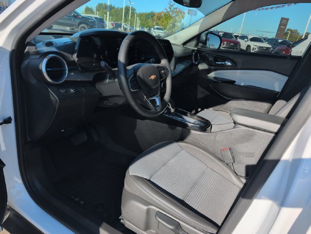 Used 2025 Chevrolet Trax LT w/ Driver Confidence Package FWD image 8