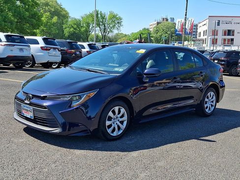 Used 2023 Toyota Corolla LE FWD image 3