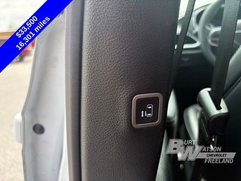 Used 2026 Chrysler Pacifica Select FWD image 32