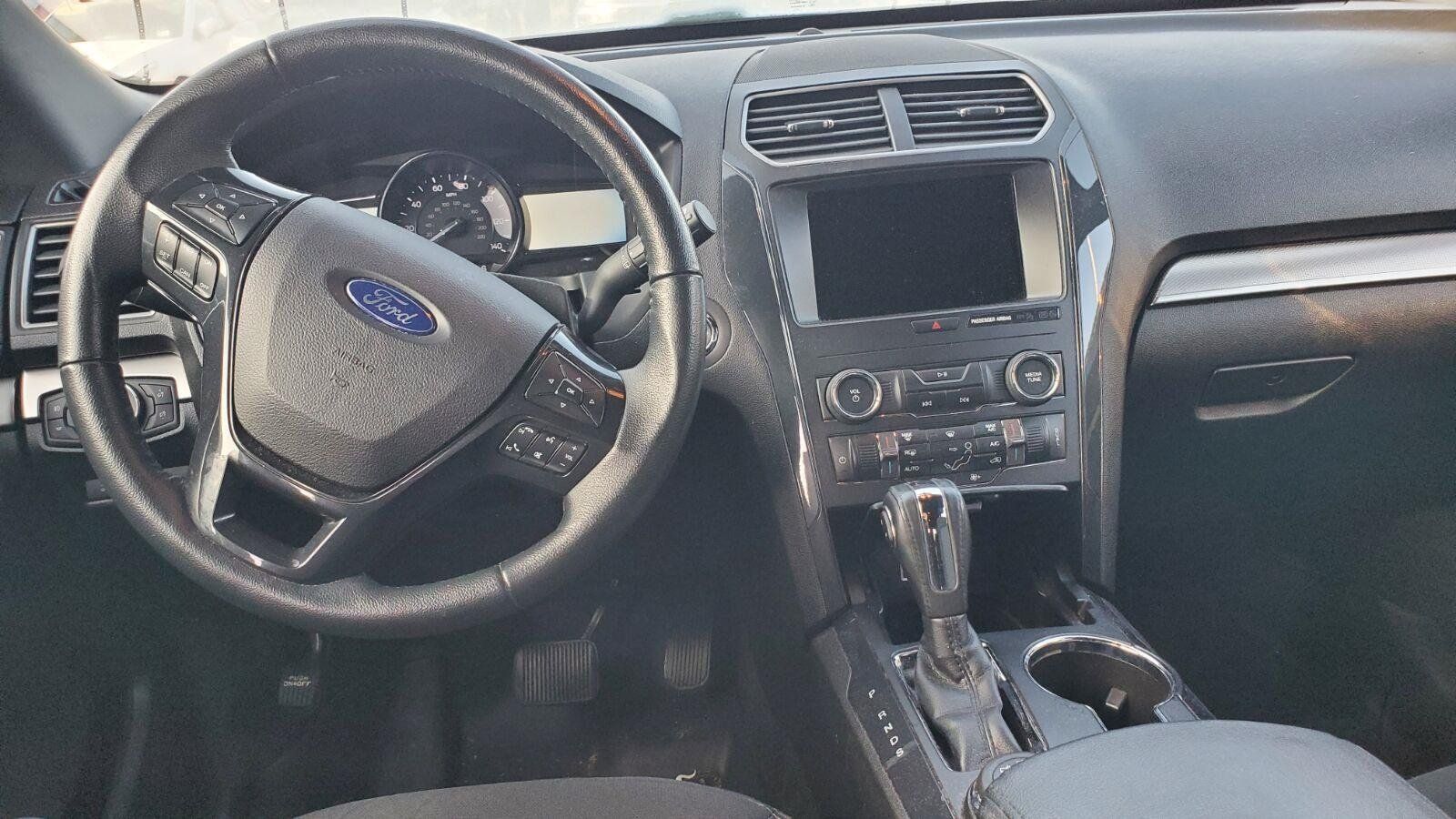 Used 2018 Ford Explorer XLT w/ Equipment Group 201A AWD/4WD image 7