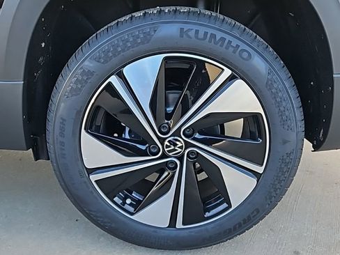 New 2026 Volkswagen Taos SE AWD/4WD image 9
