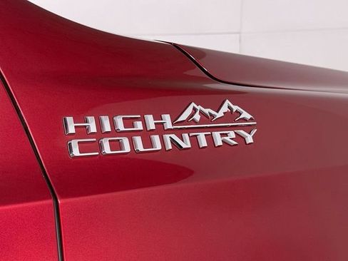New 2025 Chevrolet Suburban High Country AWD/4WD image 33