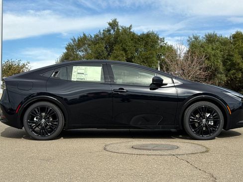 New 2026 Toyota Prius Plug-In Hybrid FWD image 3