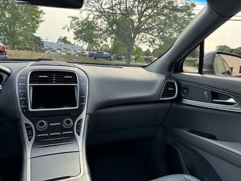 Used 2019 Lincoln Nautilus Reserve image 16