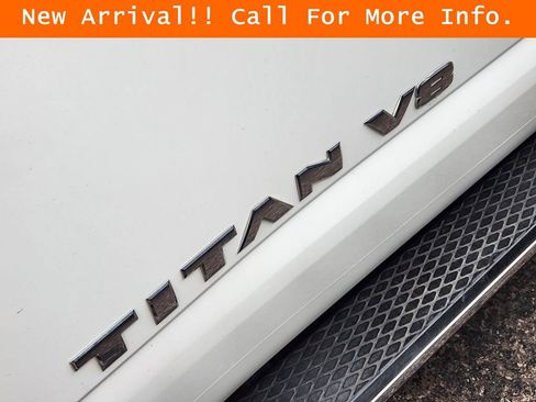 Used 2018 Nissan Titan SL w/ Chrome Package AWD/4WD image 8