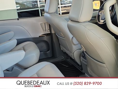 Used 2020 Toyota Sienna XLE w/ XLE Navigation Package FWD image 27