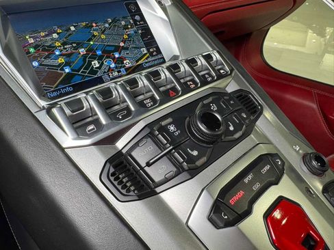 Used 2018 Lamborghini Aventador S image 36