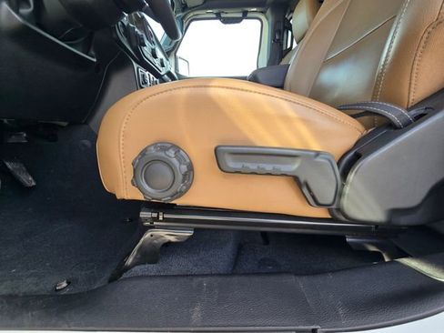 Used 2023 Jeep Wrangler Unlimited Rubicon w/ Safety Group AWD/4WD image 24