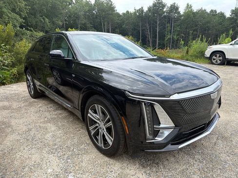 Used 2024 Cadillac Lyriq Luxury RWD image 3