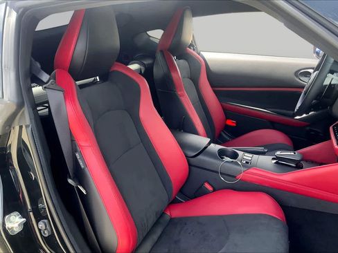 Used 2025 Nissan Z Performance w/ Floor Mat Package RWD image 7