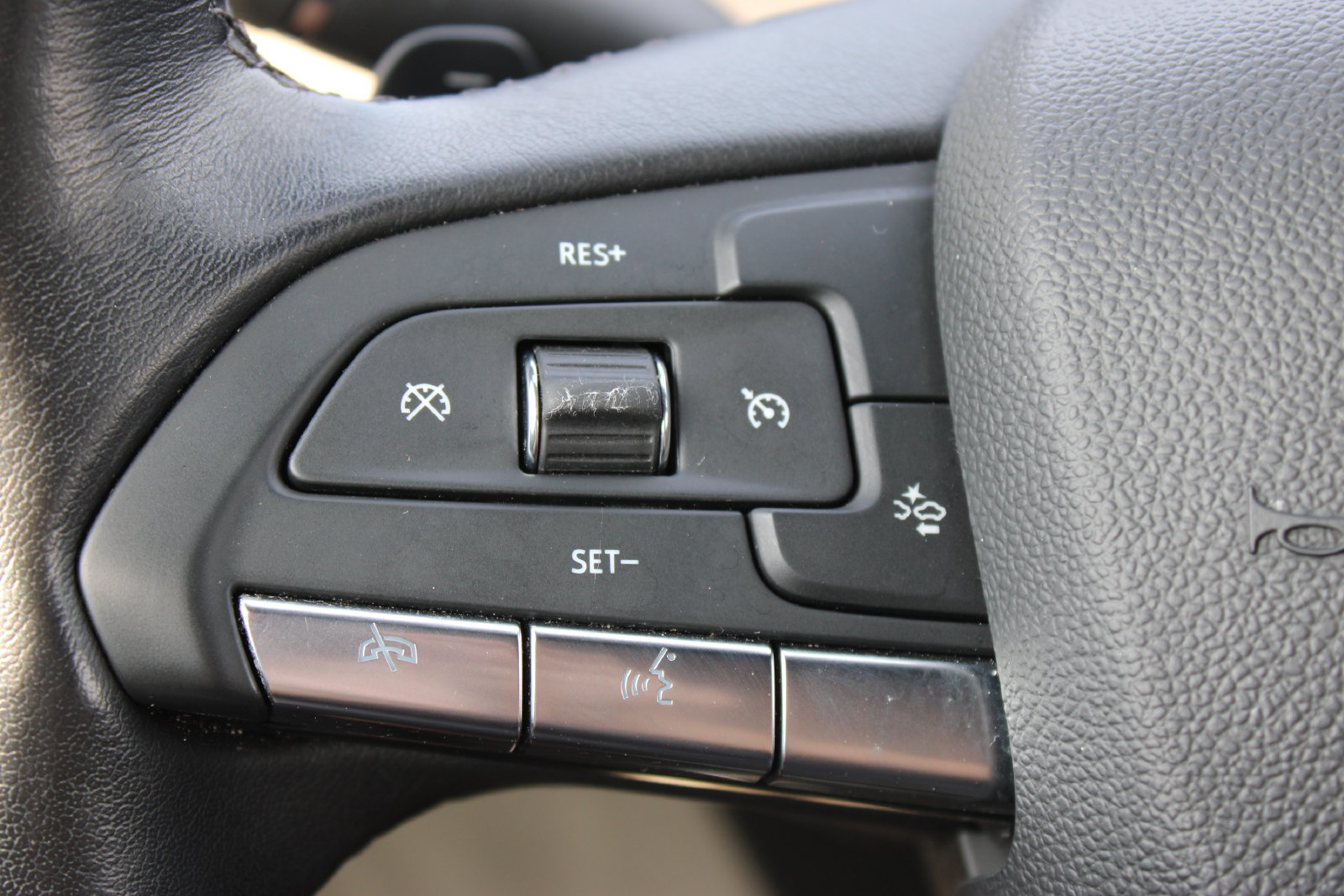 Used 2025 Cadillac XT4 Premium Luxury FWD image 20