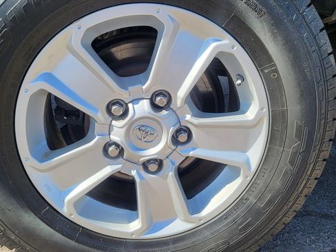 Used 2014 Toyota Tundra SR5 w/ SR5 Upgrade Package image 12