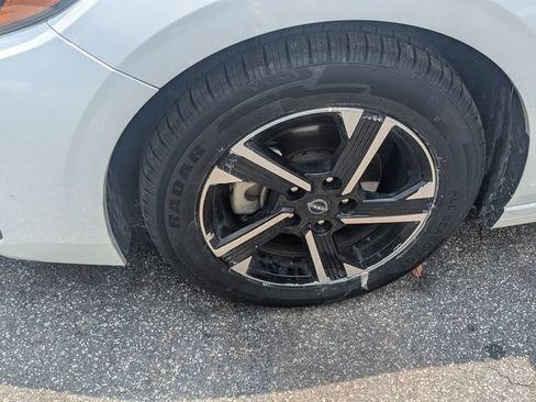 Used 2024 Nissan Sentra SV FWD image 11