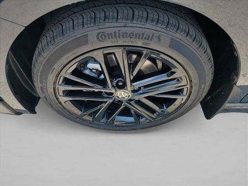 Used 2025 Toyota Camry SE w/ Convenience Package FWD image 9