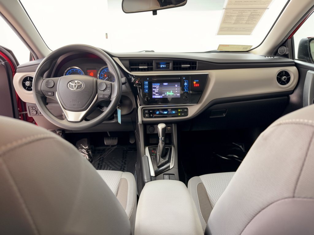Used 2018 Toyota Corolla LE w/ Carpet Mat Package (TMS) FWD image 17