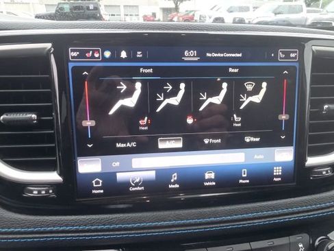 Used 2021 Chrysler Pacifica Touring-L FWD image 19