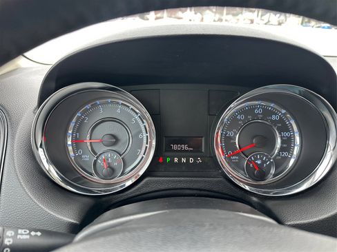 Used 2016 Chrysler Town & Country LX image 15