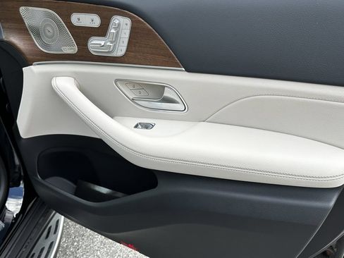 New 2026 Mercedes-Benz GLS 450 4MATIC image 16