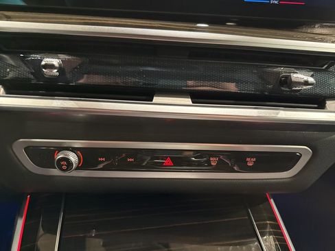 Used 2025 BMW X5 xDrive50e image 38