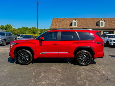 Used 2025 Toyota Sequoia Platinum AWD/4WD image 9