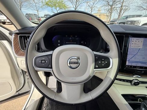 Used 2022 Volvo XC60 B5 Momentum w/ Climate Package image 13