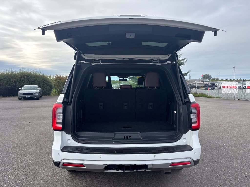 Used 2024 Ford Expedition Limited AWD/4WD image 12