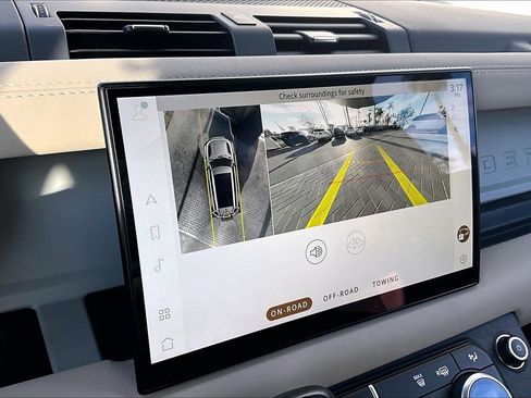 Used 2023 Land Rover Defender 130 SE image 21