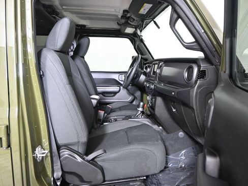 Used 2023 Jeep Gladiator Sport AWD/4WD image 14