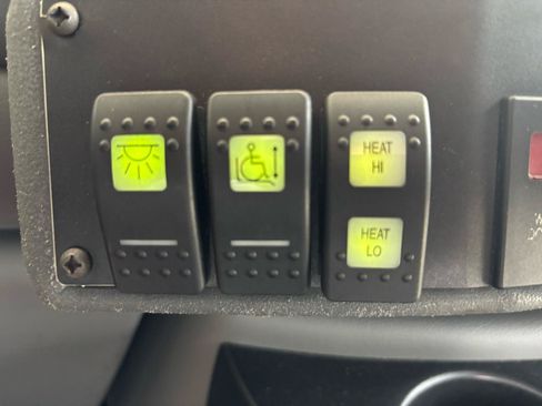 Used 2006 Ford E-350 and Econoline 350 Super Duty RWD image 23