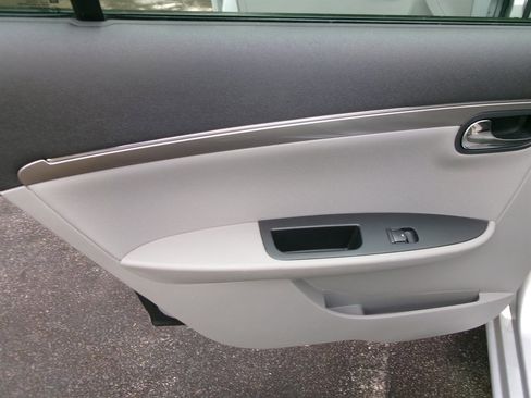 Used 2009 Saturn Aura XR image 18