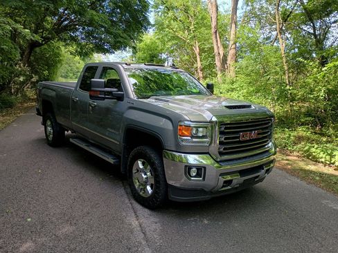 Used 2017 GMC Sierra 2500 SLT AWD/4WD image 2