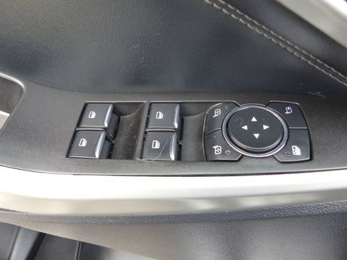 Used 2020 Ford Explorer XLT w/ Equipment Group 202A AWD/4WD image 22
