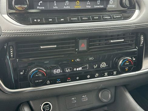 Used 2022 Nissan Rogue Platinum w/ Head-Up Display Package image 17